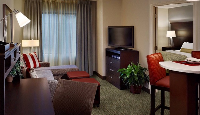 Equipped Suite | Buffet Breakfast, Indoor Pool Access + 24h Business Center