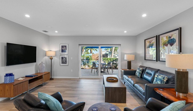 Escape Casey Key Hotel & Marina - Deluxe 3 Bedroom 3 Bath Villa 2 K 1 Q 1