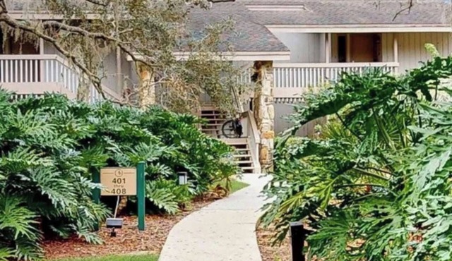 Escape City Life and Enjoy this Charming 2-Bedroom Condo Near Central Florida!