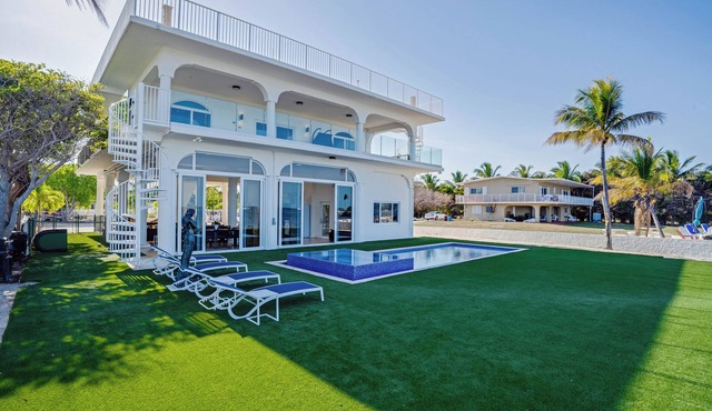 Exclusive Oceanfront Luxury Villa in the Keys
