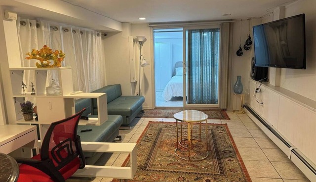 Exclusive Spacious 1 bedroom Suite with Dishwasher, Washer-Dryer