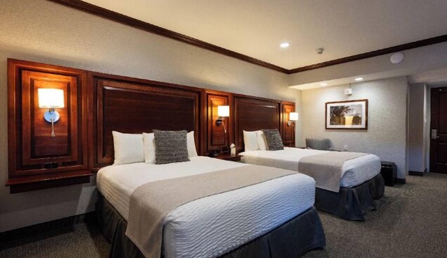 Executive Double Queen Room with Modern Amenities & Breakfast in Hillsdale