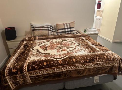 Executive Room E with Private Bathroom Divine Villa and Resorts 5mins to EWR Airport and 4mins to Penn Station Newark, New York in Newark