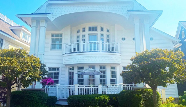 Experience luxury at Northern Charm 34 in Bay Harbor, MI. Perfect for family getaways!