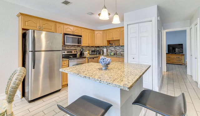 Explore Sarasota: Condo w/Pool Access, Near Dtwn
