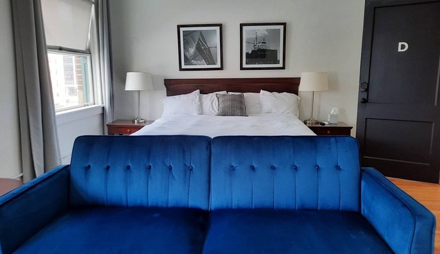 EZ Check-in and Check-Out, Perfect for a Night Downtown! in Toledo