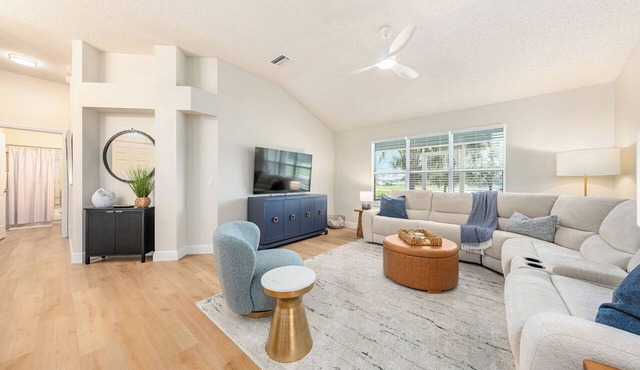 Fairway Vogue - 3/2 On Golf Course! w/4-Seat Golf Cart in The Villages - Mira Mesa