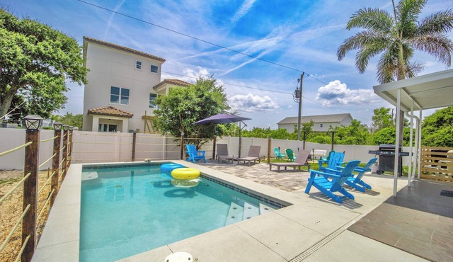 Family Beach Escape w/Pool, Hot Tub & Golf Cart