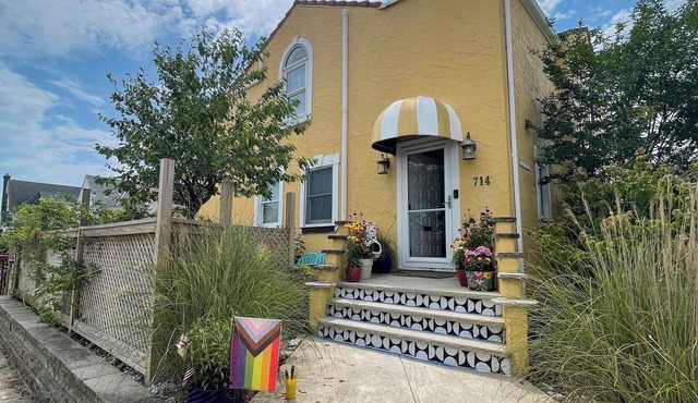 Family Friendly Beach House 2Blks to Beach, Brdwalk/Shops, Outdoor Shower, Patio