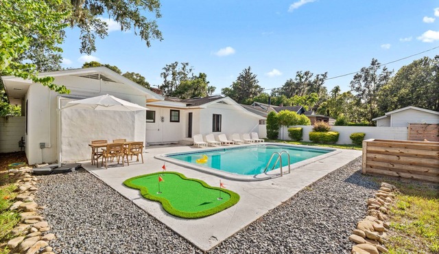 Family-Friendly Gainesville Home - Walk to UF - Pool + Sleeps 16
