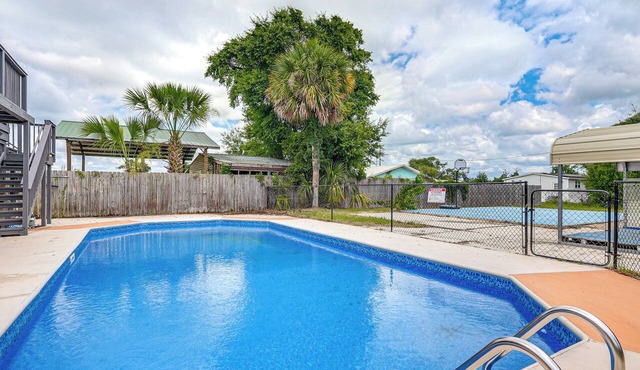 Family-Friendly Panama City Duplex w/Shared Pool