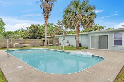 Family Getaway w-Pool Park & Near Beaches