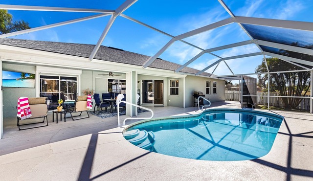 Family & pet friendly villa w/fenced yard & pack & play! Villa Blue Coral Oasis - SWFL Rentals