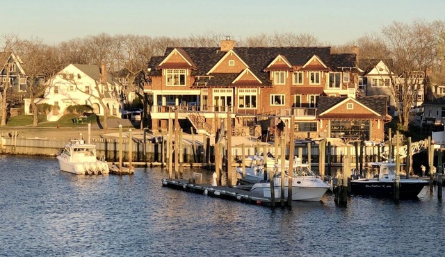 Fantastic Riverfront-bring your boat, jet ski and sunscreen!