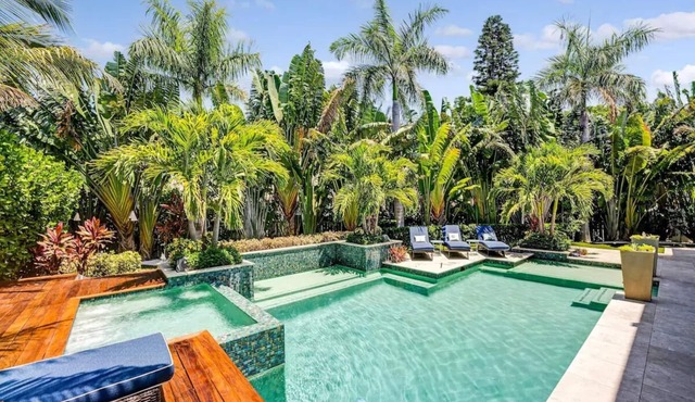 February 2027 NOW available! 3 minute walk to the beautiful white quartz sand.