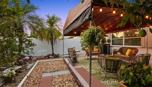MAJOR INTERNATIONAL SPORTING EVENT! 3 miles to Miami Stadium. King bed-Grill-Free Parking. Midpoint location!