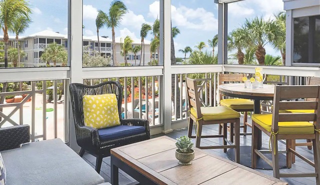 𝐅𝐢𝐧𝐝𝐢𝐧𝐠 𝐌𝐞𝐢𝐥𝐢 Beach House Resort + Amenities, 2-Bedroom