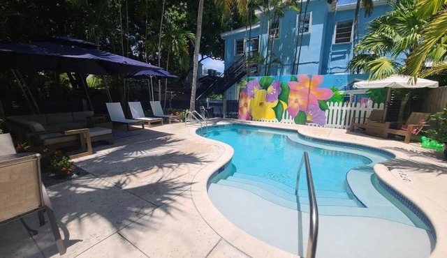 Four Suites on Duval Street w parking and pool