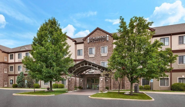 Free Breakfast. Pool Access. Minutes from Western Michigan University!