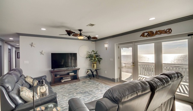 Front Row Beachfront Long Beach Getaway