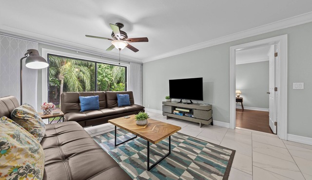 Fully Furnished Condo near Tin City & 5th Avenue