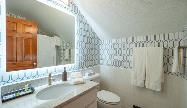 Fully Renovated Condo - Sleeps 9!