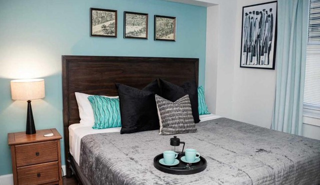 Fun Cozy 1 Br King Apts - 1 25 Mile Walk to TIAA Bnk Fld