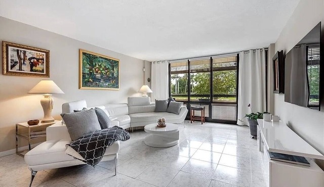 Furnished East Boca Condo Walk to Beach or Mizner Pool, Tennis & Pickleball