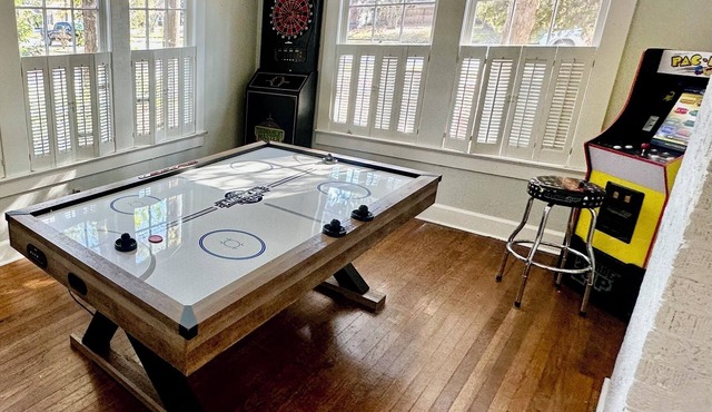 Game room! 2 Bedroom Home With Washer and Dryer