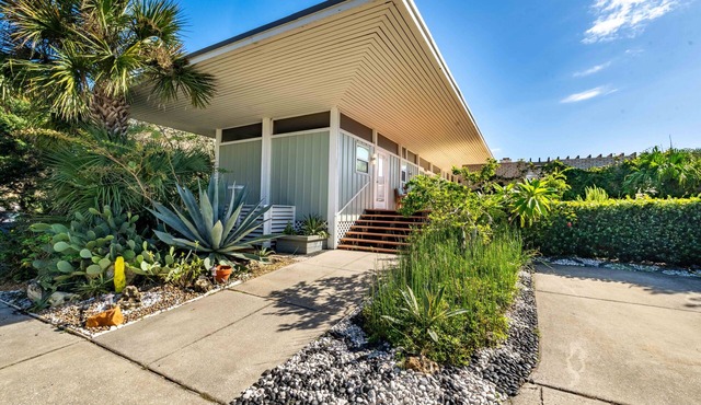 Garden Suite - 1 Bed/1 Bath in midcentury modern oceanfront estate