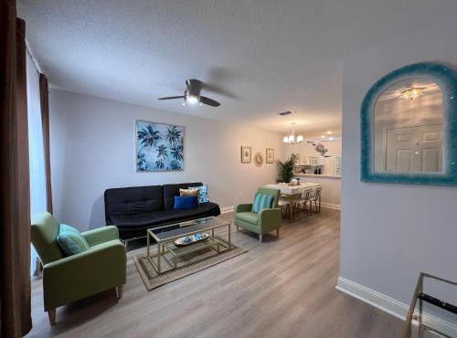 Gated Stylish 2BR Townhome - KING Bed, Pool, WiFi, Wash & Dry, AC, Private Patio facing preserves, Free Parking - NICE FOR Medical, Business, Groups, Relo - by Moffitt Cancer CTR, Tampa Palms, Hunters Green, Live Oak, Cory Lake, New Tampa, Wesley Chapel