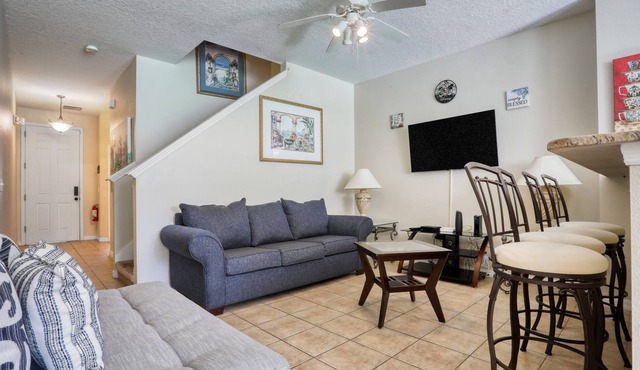 Gated townhome with pool & playground - fast WiFi, W/D - snowbirds welcome