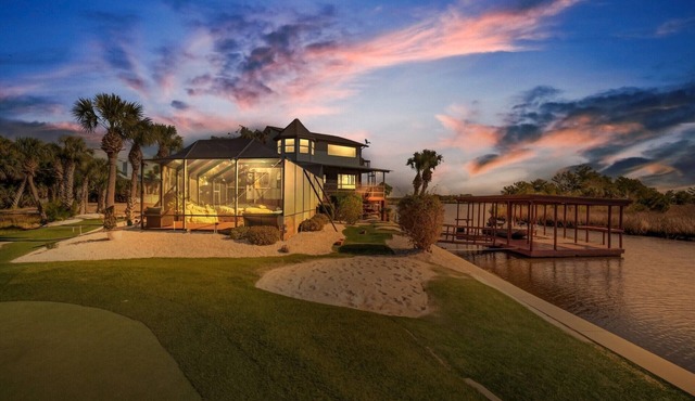 Golden River Lodge - Sunset and River Views from almost every window!