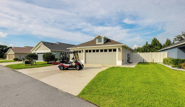 Golf Cart & Preserve View: The Villages Retreat!