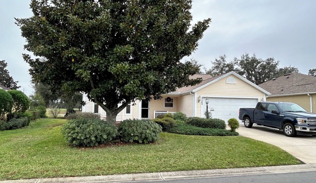 Golfers Paradise! 3 Bedroom with lake view, on golf course! 5 Min to Nancy Lopez