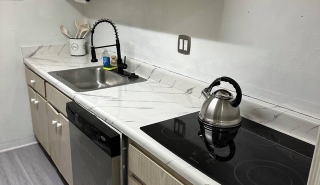Gorgeous 1-bedroom condo close to work and play only steps to beach