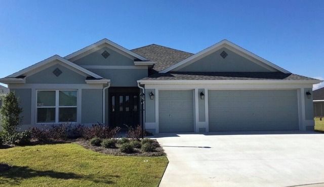 GORGEOUS 3-bedroom house with NEW golf cart in The Villages! Perfect location!