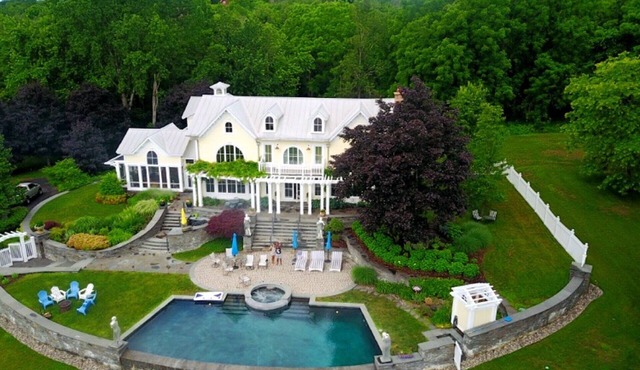 Gorgeous Hudson River Estate-with Pool and Winter Jacuzzi