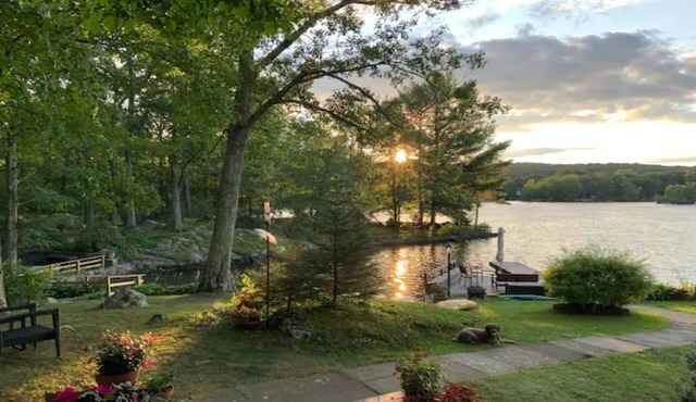 Gorgeous lakefront home one hour away from NYC