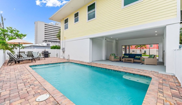 Gorgeous North End Beach Home, Private Pool, Steps to Beach, Margaritaville, Restaurants, Nightlife!