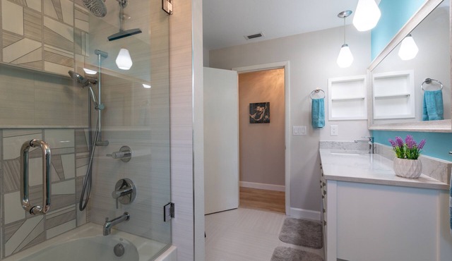 Gorgeous Remodeled Upscale Near Nokomis Beach