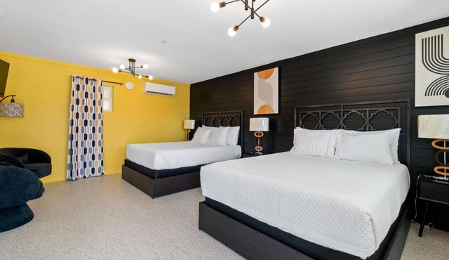 Gracie Fontaine | Sunny Yellow Boutique Suite