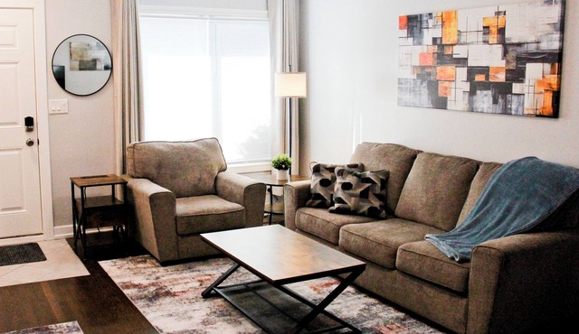 Grade A Working Class Safe Neighborhood 3BR up to 6 guests. Updated & Best Price in Burbank