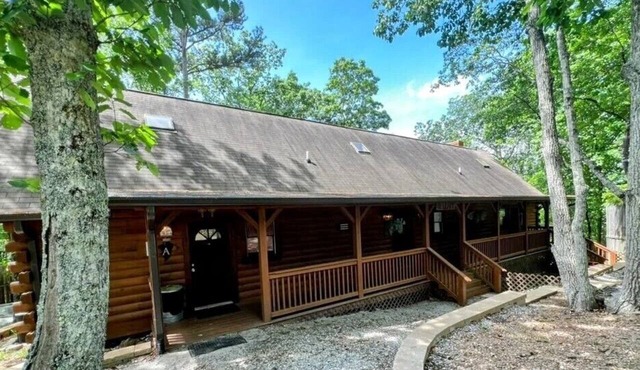 Great cabin with a warm and cozy mountain feel