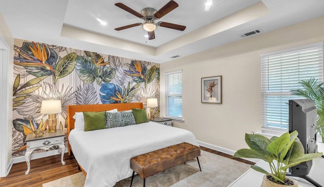 Great Downtown 4BR | 8 Beds + Foosball Fun