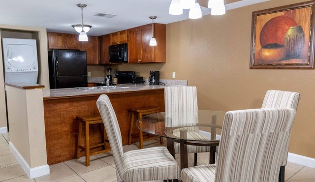Great Family Deal! 2 Relaxing Units, Onsite Miniature Golf Cours, Free Parking