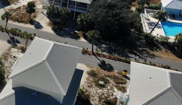 Great Views & Pools! Easy Beach Access