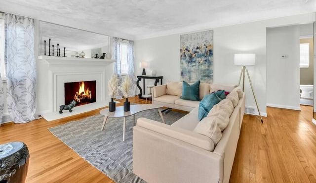 Grosse Pointe/Detroit Relaxing Family Home
