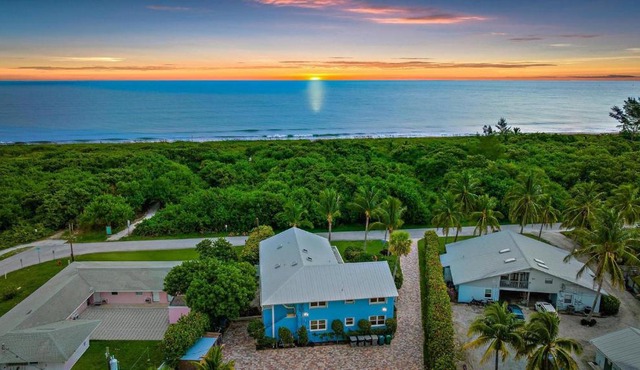Ground Floor Beach Condo - Dual En-Suite - No Stairs - Steps to the Sand