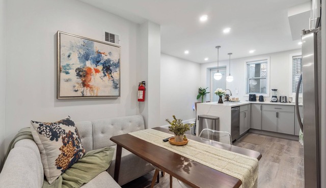 Ground Level 1BR/2BATH w 2Queens apartment, near PATH station w + W/D